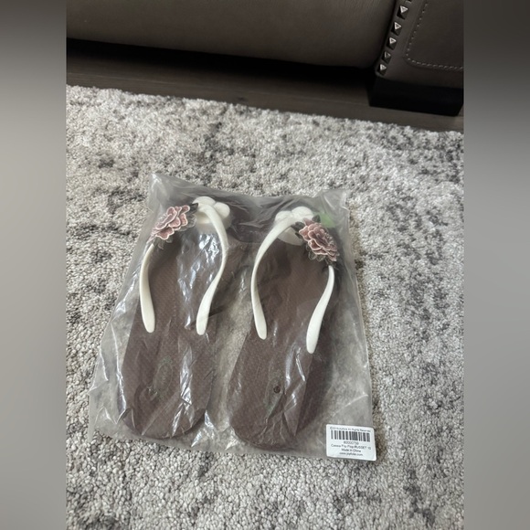 Women’s Joyfolie sandals size 8 - Picture 2 of 3